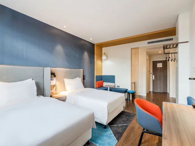 غرفة قياسية بسريرين مزدوجين، Holiday Inn Express Litang 2/4