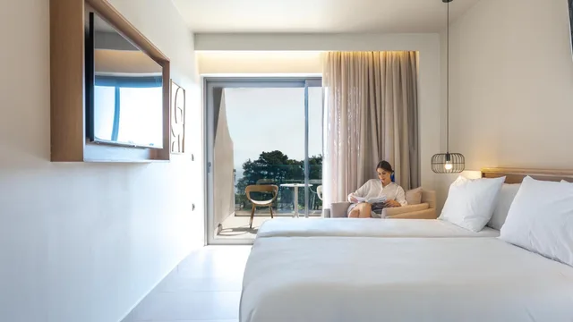 غرفة بريميوم ثلاثية بإطلالة على البحر، Iolida Corfu Resort & Spa by Smile Hotels 1/10