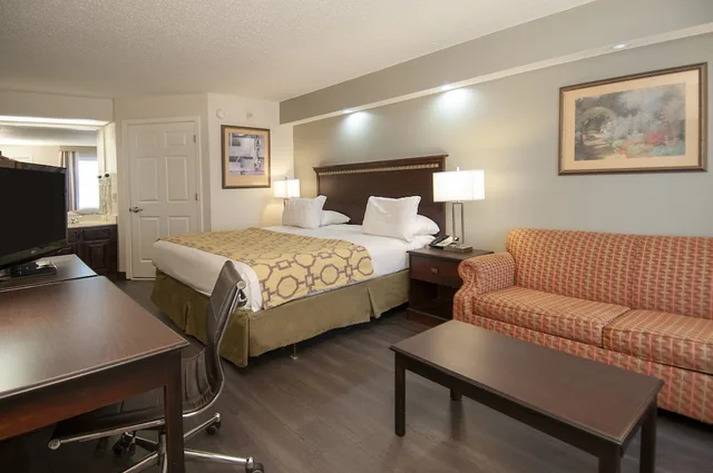 Standard, King Bed, Baymont by Wyndham Tuscaloosa 7/10