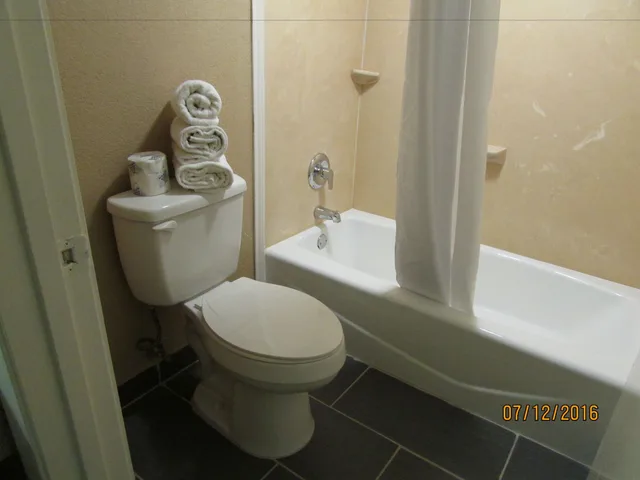 غرفة قياسية بسريرين كوين للمدخنين، Super 8 By Wyndham Kingsville 3/5