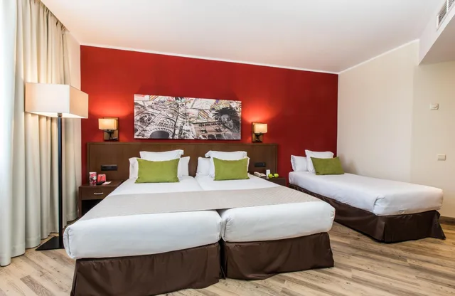 غرفة سوبيريور ثلاثية، Leonardo Hotel Barcelona Gran Via 7/10