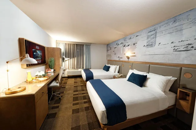 غرفة بريميوم بسرير مزدوج، Silver Sevens Hotel and Casino, a Wyndham Garden 1/4