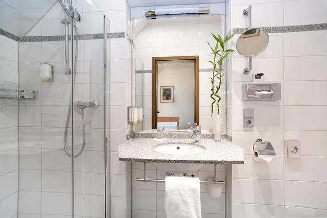 غرفة ثلاثية بسرير مزدوج وسرير فردي، UNO Hotel Posthof Saarlouis 8/8
