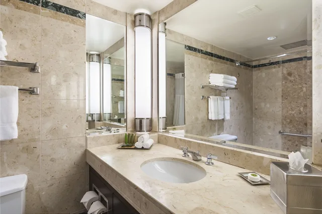 غرفة بسرير كوين، Hotel Montreal Bonaventure 8/9