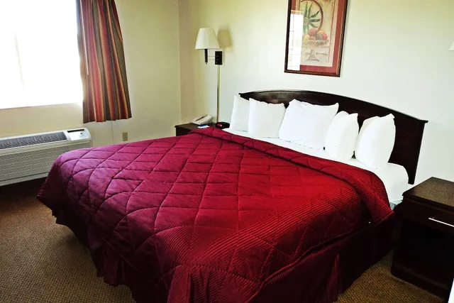 غرفة بسرير كينج، Travelodge by Wyndham Carlsbad NM 1/4