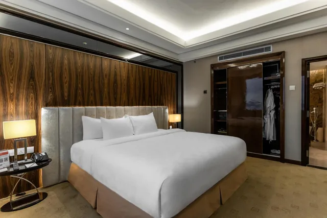 جناح جونيور، SWISS-BELHOTEL HARBOUR BAY 8/10