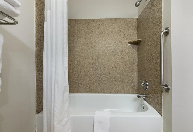 غرفة قياسية بسريرين كوين لذوي الإعاقة، Best Western Plus Deridder Inn Suites 5/7