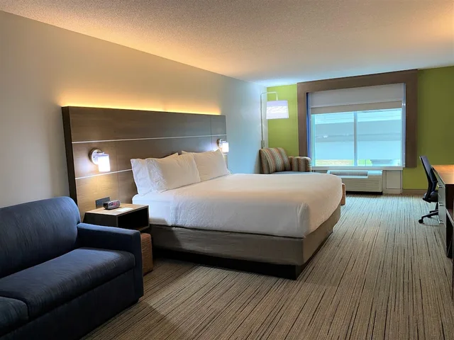 جناح بسرير كينج مع أريكة، Holiday Inn Express Suites Somerset Central 2/8