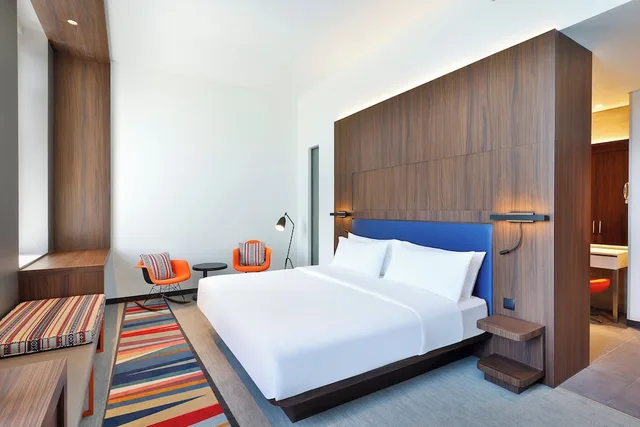 Aloft, King Bed, Aloft Dubai Airport 2/3