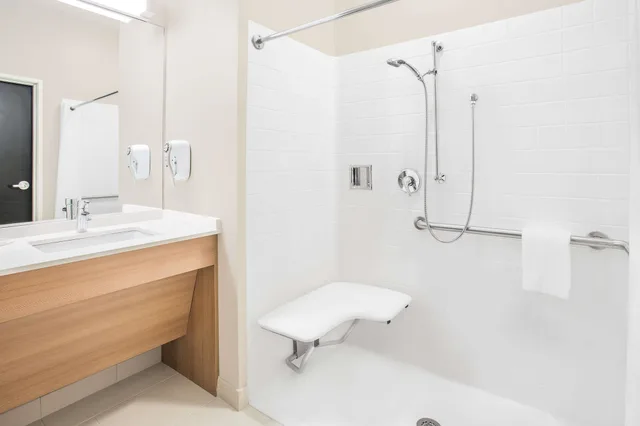 جناح استوديو بسرير كينج لذوي الإعاقة، Microtel Inn and Suites By Wyndham Ocean City 2/3