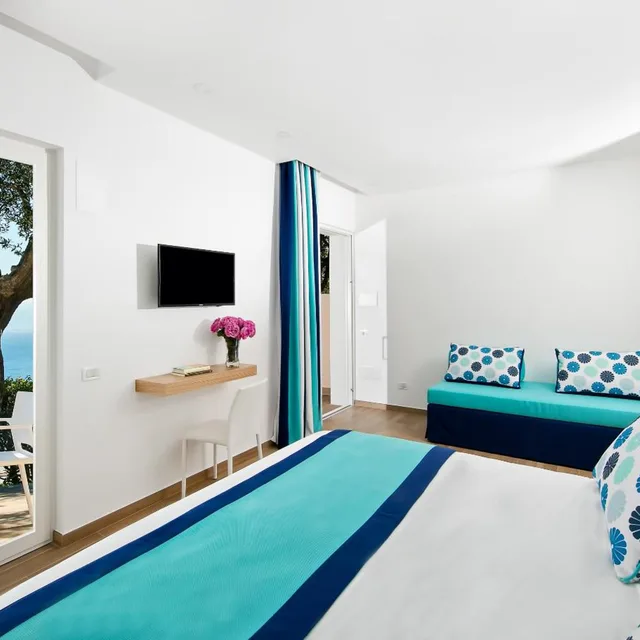 غرفة ديلوكس ثلاثية بإطلالة على البحر، Hotel Miramare Sorrento 4/10