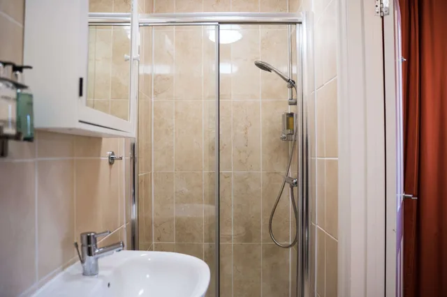 Premier, Apartment, Double Bed, Pet Friendly, Kitchen, Trinity Mews 4/4