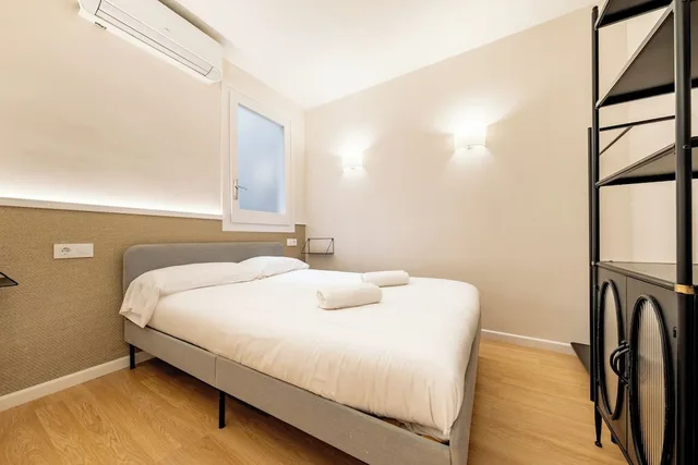 3 Bedrooms, Apartment, 1 Double and 4 Single Beds, 2 Bathrooms، Animapartments Sants 4/10