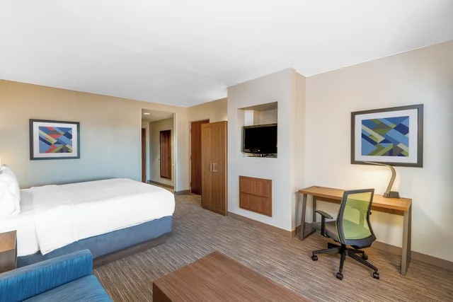 Standard, King Bed, Extra Floor Space، Holiday Inn Express Hotel Suites St George North 2/4