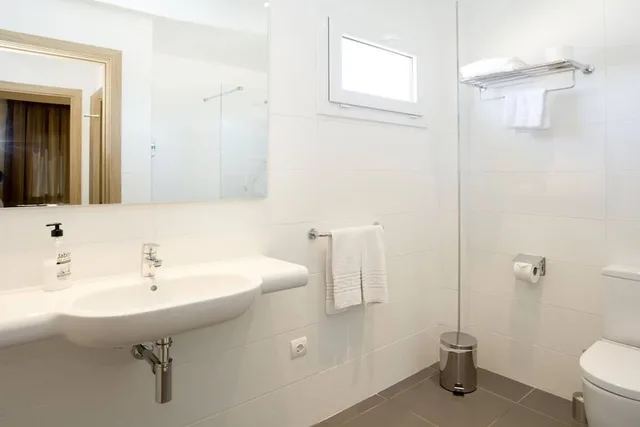شقة بسريرين منفصلين بإطلالة على البحر بغرفة نوم واحدة مع أريكة، Cabot Tres Torres Apartamentos 8/10
