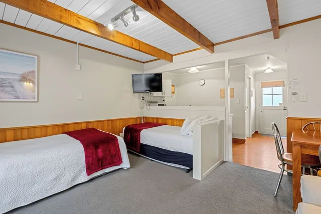 كوخ عائلي بسرير كوين وسريرين منفصلين، Cottage Mews Motel 10/10