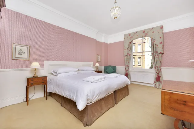 Highgrove, Suite, 2 King Beds, 1 Double and 1 Single Bed، No 1 The Mansions By Mansley 9/10