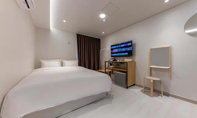 Economy, Double Bed, 1962 Business Hotel 2/4