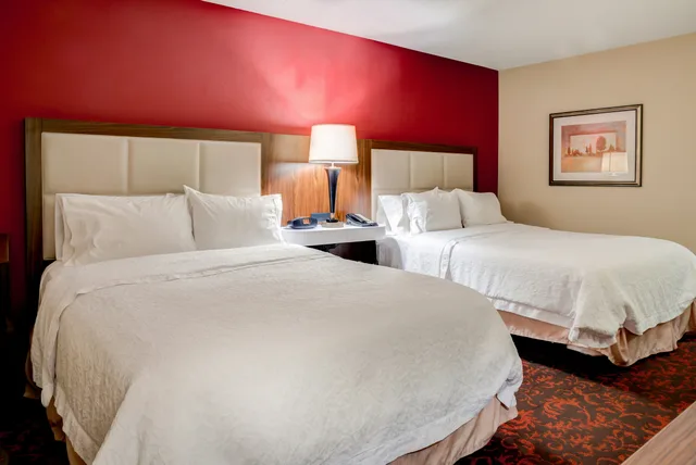 غرفة بسريرين كوين لذوي الإعاقة، Hampton Inn St. Joseph 1/6