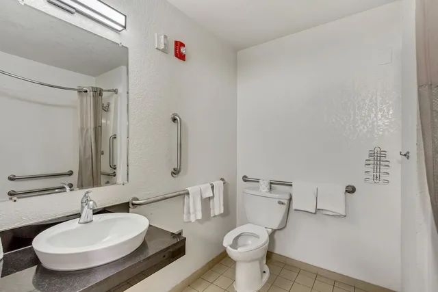 غرفة ديلوكس بسرير مزدوج لذوي الإعاقة، Motel6 Ogden, UT- Downtown 7/9