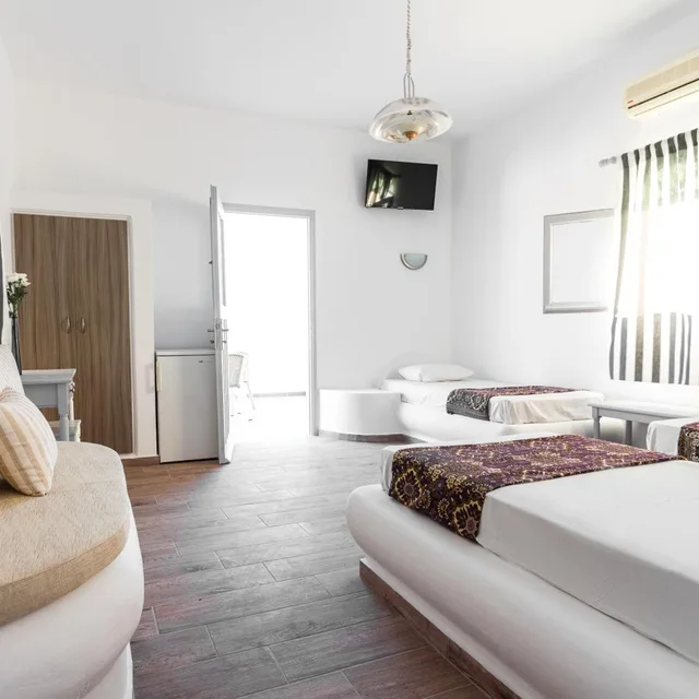 غرفة سوبيريور ثلاثية بإطلالة على البحر، Villa Iliovasilema Santorini 1/6