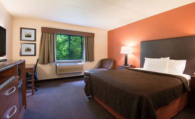 جناح استوديو بسرير كينج، AmericInn by Wyndham Ashland 2/3