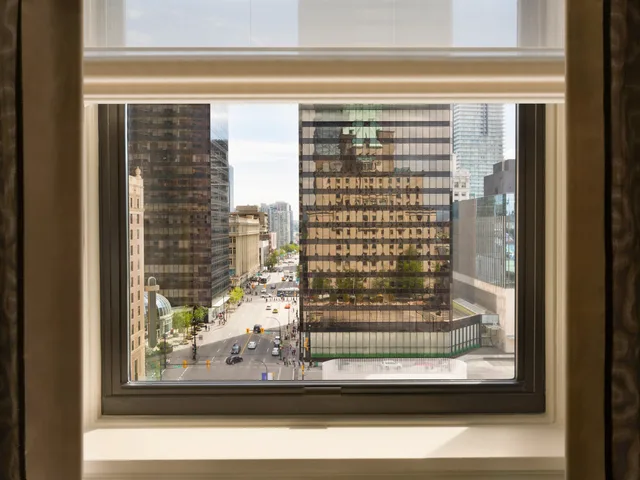 Room, 2 Queen Beds, Fairmont Hotel Vancouver 3/3