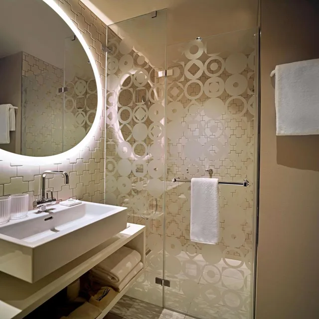 غرفة بسرير كينج في طابق مرتفع بإطلالة، Hyatt Place Zurich Airport The Circle 5/7