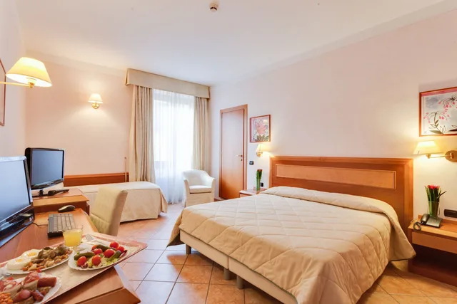 غرفة ثلاثية بسرير مزدوج وسرير فردي، Hotel Mia Cara 4/5