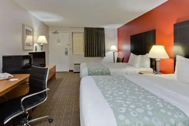 غرفة بسرير مزدوج لذوي الإعاقة، La Quinta Inn by Wyndham Tampa Near Busch Gardens 4/6