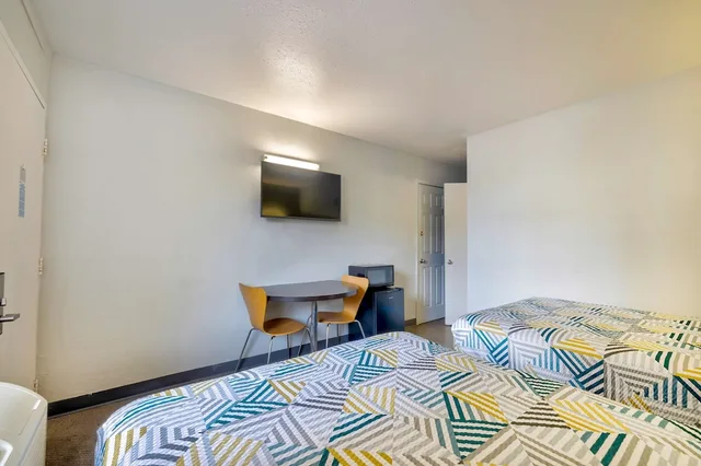 غرفة قياسية بسريرين مزدوجين لذوي الإعاقة، Motel6 Oshkosh, WI 6/10