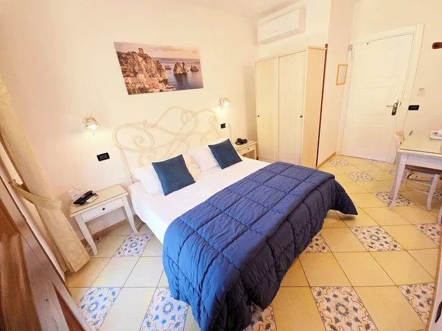 Room, Side Sea View, Balcony, HOTEL CALA MARINA 6/10
