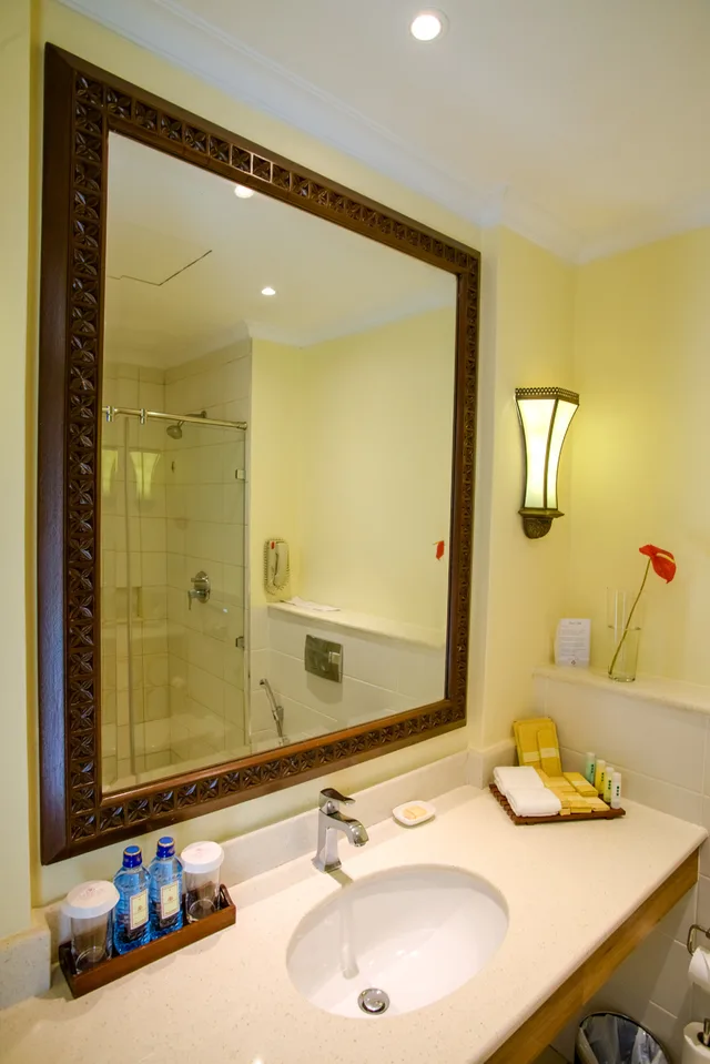 غرفة بسرير كوين بإطلالة على البحر، Sarova Whitesands Beach Resort and Spa 3/3