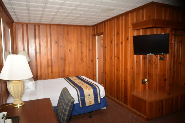 غرفة قياسية بسرير كوين، Americas Best Value Inn 3/3