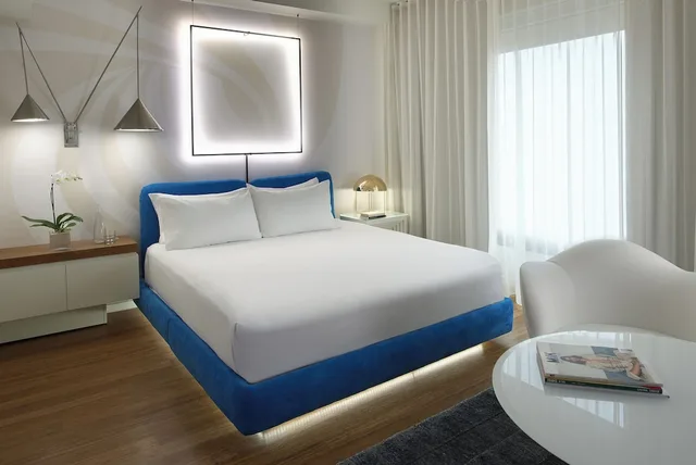 غرفة سوبيريور بسرير كينج، The Valorian Los Angeles, Curio Collection by Hilton 1/3
