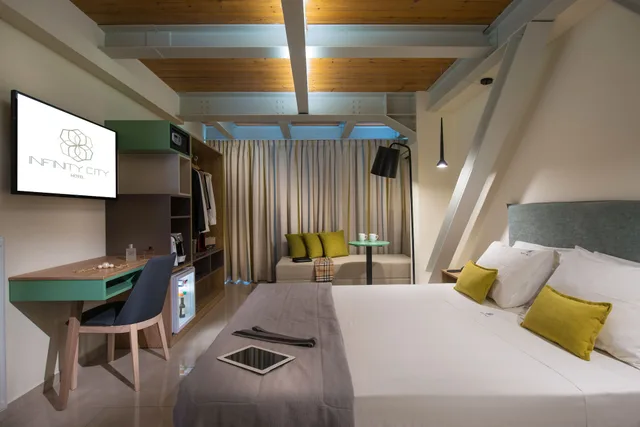 غرفة ثلاثية بسرير مزدوج مع أريكة، Infinity City Boutique Hotel 3/10