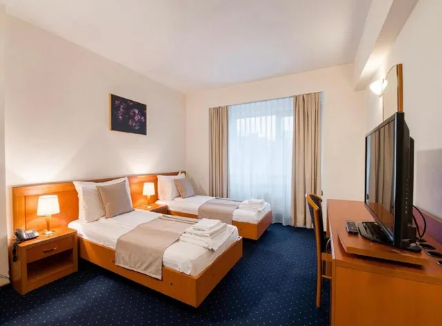 شقة، Hotel Pension De Lux 1/7