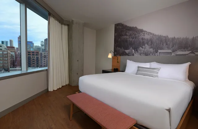 غرفة قياسية بسرير كينج لذوي الإعاقة، Hotel Indigo Denver Downtown - Union Station, an IHG Hotel 1/7