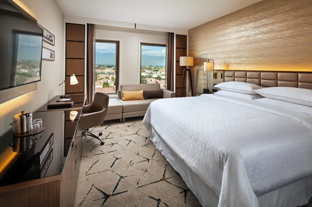جناح جونيور بسرير كينج مع أريكة، SHERATON LOS ANGELES SAN GABRIEL 1/3