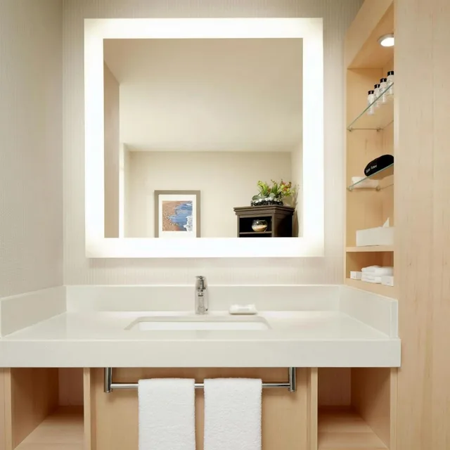 Studio, Suite, King Bed, Water View, Sofa, Kitchenette، Delta Hotels By Marriott Prince Edward 3/5