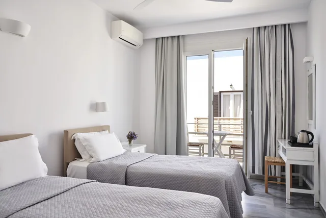 غرفة سوبيريور بإطلالة جزئية على البحر، Polos Hotel Paros 3/10