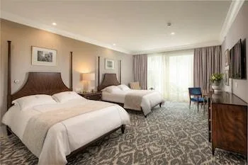 غرفة ديلوكس رباعية بسريرين كوين، Royal Blue Hotel 2/2