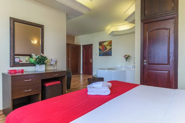 غرفة ملكية بسرير كينج، Al Murjan Palace Hotel, Jounieh 8/10