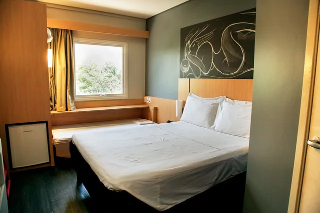 Room, 1 Double and 1 Single Bed, with Child Extra Bed, ibis Bacabal 4/5
