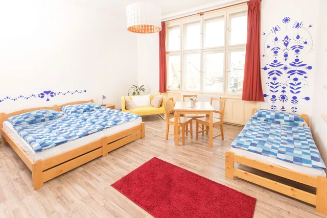 غرفة قياسية ثلاثية بسرير مزدوج وسرير فردي، Hostel Downtown 1/2