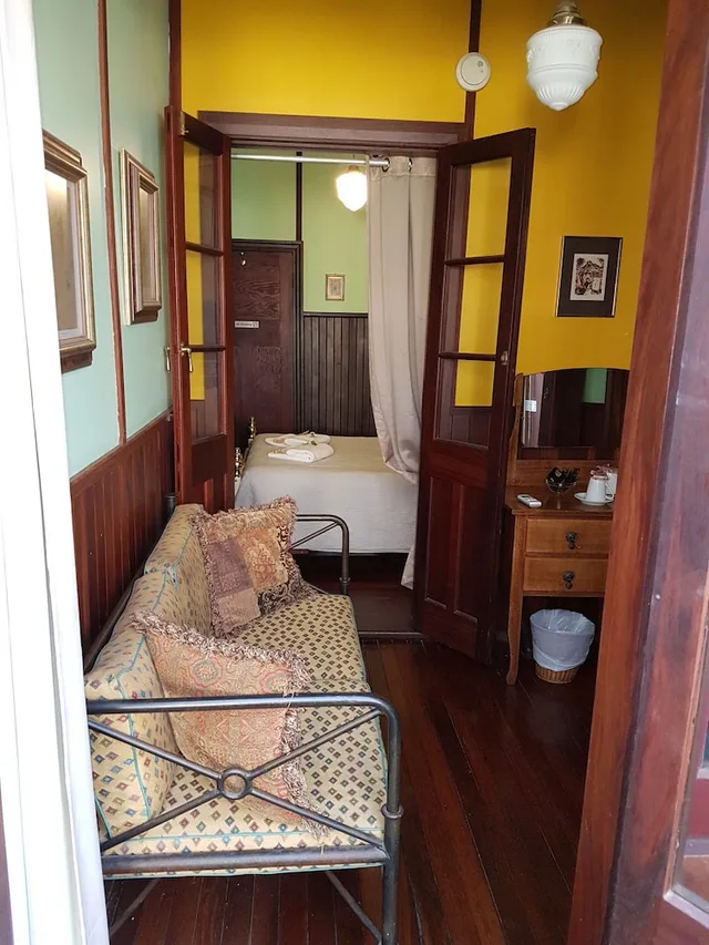Courtyard, Queen Bed، Bridgefield Guest House 3/5