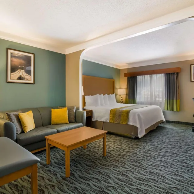 Room, Queen Bed, Best Western Plus Executive Court Inn & Conference Center 1/7