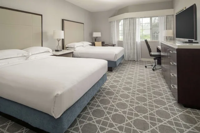 غرفة ديلوكس بسريرين كوين بإطلالة على الفناء، Hilton San Diego Del Mar 1/4
