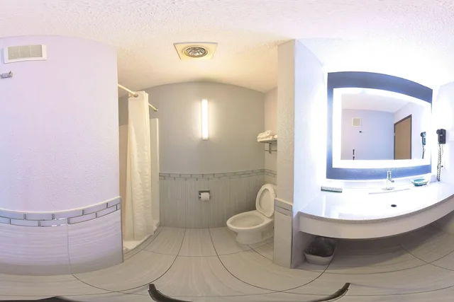 جناح بسرير كينج بجاكوزي، Coratel Inn & Suites by Jasper Hastings 9/10