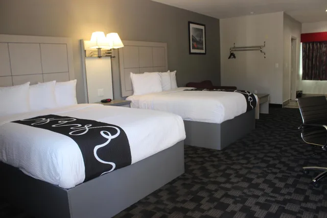 جناح عائلي ديلوكس بسريرين كوين، Paris Inn Suites 3/7